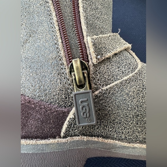 Girls UGG size 8 boots - Picture 12 of 13